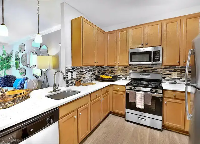 Photo of 13161 Fox Hunt Ln, Herndon, VA 20171