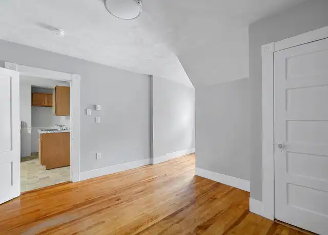 Property at 17 Melville St Unit 3, Worcester, MA, 01605, 2 beds, 1 bath, [object Object]