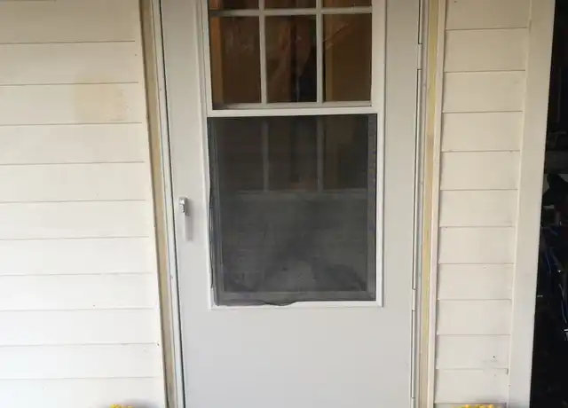 Property at 817 River St, Iowa City, IA, 52246, 1 bed, 1 bath, [object Object]