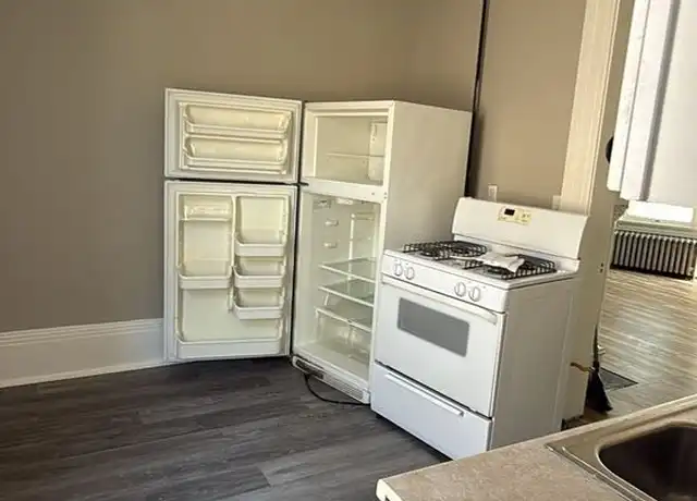 Property at 2365-2367 S 7th St Unit Upper Front, Milwaukee, WI, 53215, 1 bed, 1 bath, [object Object]