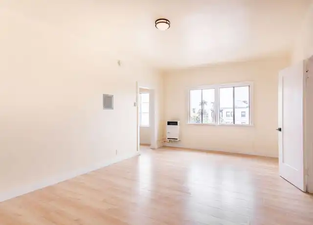 Property at 1475 W Adams Blvd Unit 204, Los Angeles, CA, 90007, 0 beds, 1 bath, [object Object]