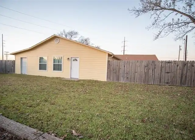 Property at 1118 E Goode St Unit B, Quitman, TX, 75783, 2 beds, 1 bath, [object Object]