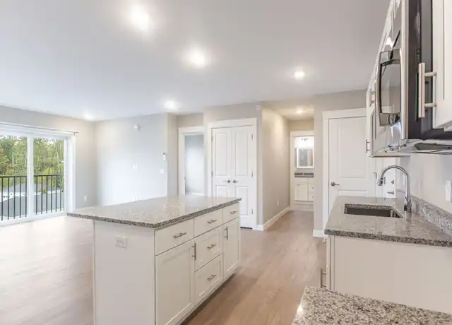 Property at 18 Camden St Unit 21-Unit 2121, Scarborough, ME, 04074, 1 bed, 1 bath, [object Object]
