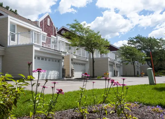 Property at 899 Wescott Sq, Saint Paul, MN, 55123, 3 beds, 2 baths, [object Object]