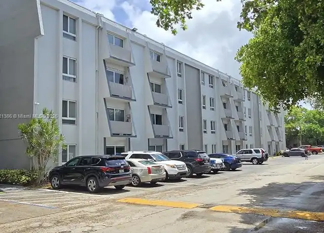 Property at 11110 SW 196th St Unit 102, Miami, FL, 33157, 2 beds, 1 bath, [object Object]