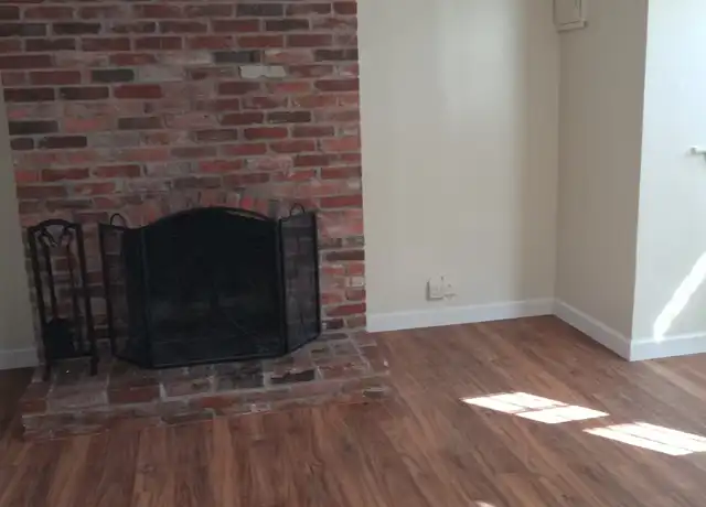 Property at 700 8th St NE Unit English, Washington, DC, 20002, 1 bed, 1 bath, [object Object]