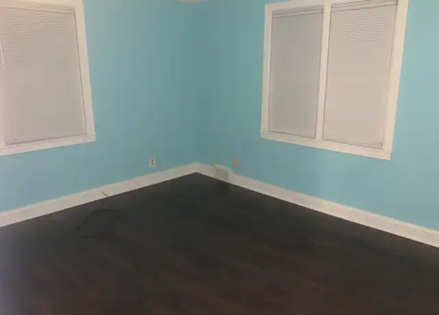 Property at 527 Pearl Harbor St, Bridgeport, CT, 06610, 2 beds, 1 bath, [object Object]