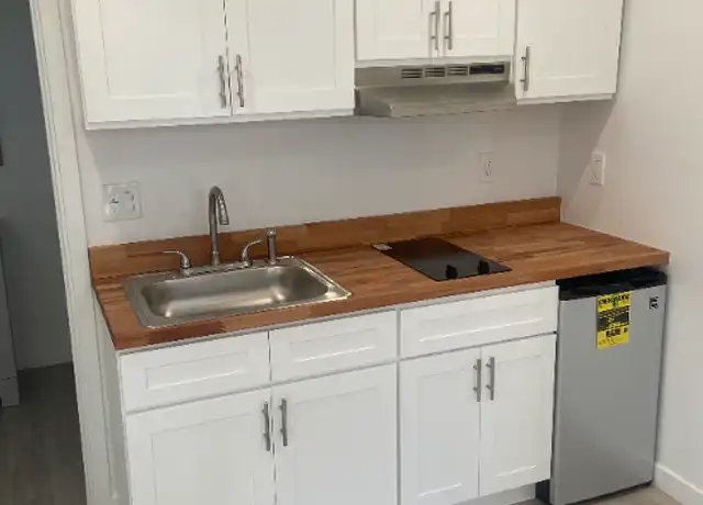 Property at 17 E Ellis St Unit 17 1/2, Long Beach, CA, 90805, 0 beds, 1 bath, [object Object]