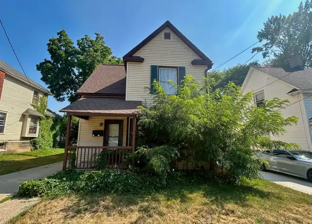 Property at 1040 Fairmount St SE Unit 2 (lower), Grand Rapids, MI, 49506, 3 beds, 1 bath, [object Object]