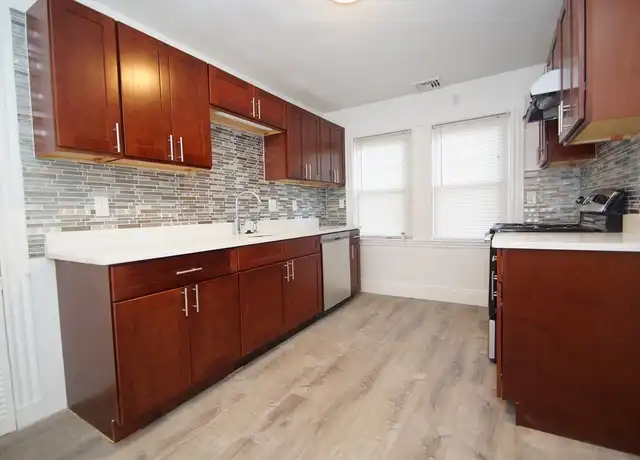 Property at 353 Lowell Ave Unit 2, Newton, MA, 02460, 3 beds, 1 bath, [object Object]