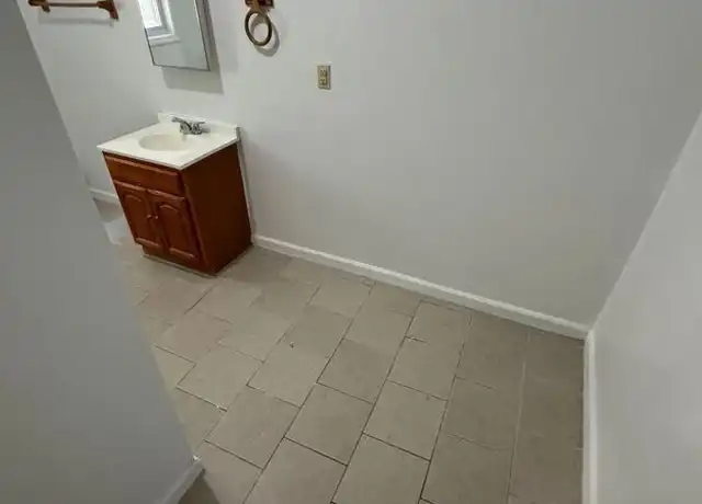 Property at 40 Croton Ter, Yonkers, NY, 10701, 2 beds, 1 bath, [object Object]