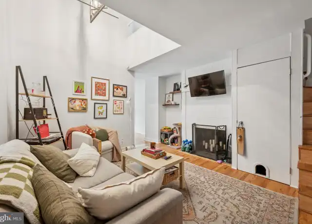 Property at 927 N Hancock St Unit B, Philadelphia, PA, 19123, 2 beds, 1 bath, [object Object]