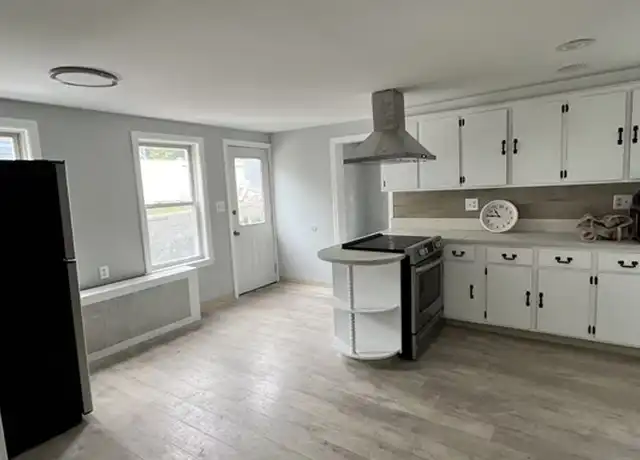 Property at 23 Grove St Unit A, Quincy, MA, 02169, 3 beds, 1.5 baths, [object Object]