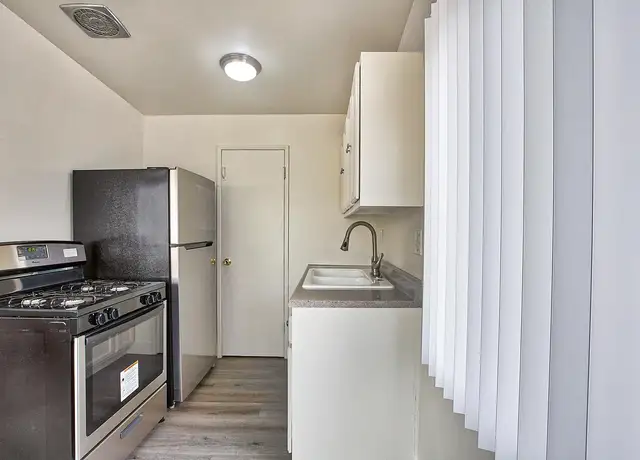 Photo of 7412 Haskell Ave, Van Nuys, CA 91406