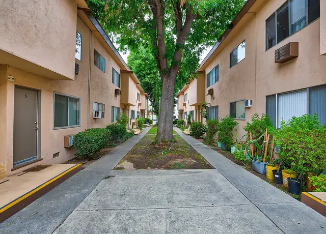 Photo of 7412 Haskell Ave, Van Nuys, CA 91406