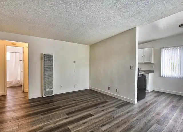 Photo of 7412 Haskell Ave, Van Nuys, CA 91406