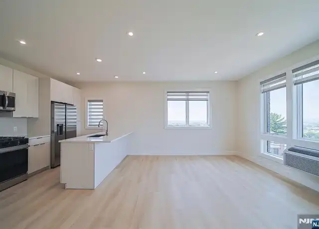 Property at 401 E Central Blvd Unit 4B, Palisades Park, NJ, 07650, 2 beds, 2 baths, [object Object]