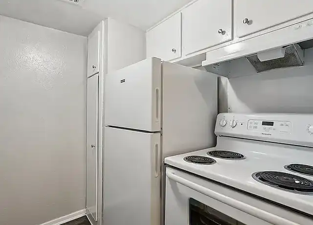 Property at El Morocco - 3201 Finley Rd, Irving, TX, 75062, 1 bed, 1 bath, [object Object]