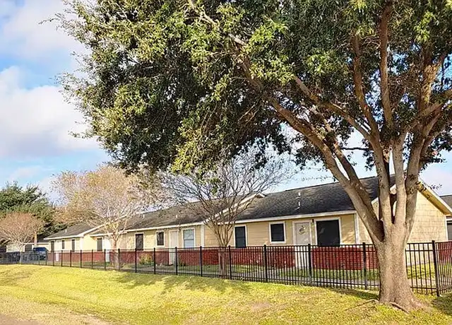 Property at Sun Meadow Apartments - 404 N Cesar Chavez Rd, Alamo, TX, 78516, 3 beds, 2 baths, [object Object]