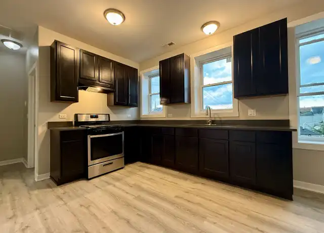 Property at 3222 S Aberdeen St Unit 2RBD, Chicago, IL, 60608, 3 beds, 1 bath, [object Object]