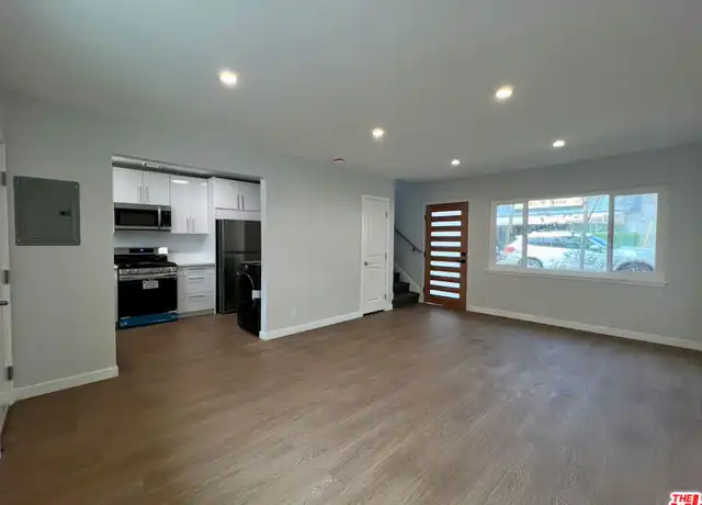 Property at 903 S Barrington Ave, Los Angeles, CA, 90049, 2 beds, 2 baths, [object Object]