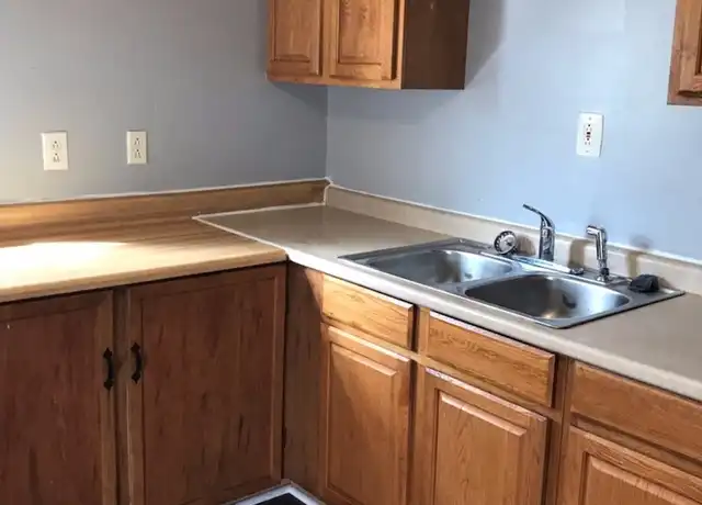 Property at 73 Jefferson St, Newark, OH, 43055, 4 beds, 1 bath, [object Object]