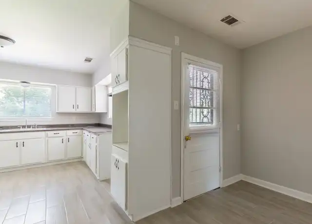 Property at 1049 Lorraine Cv, Memphis, TN, 38122, 4 beds, 2 baths, [object Object]