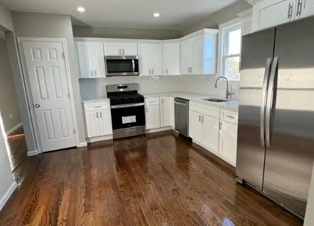 Property at 43 Beardsley St, Bridgeport, CT, 06607, 4 beds, 1 bath, [object Object]