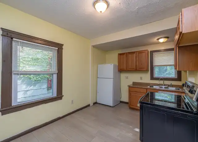 Property at 2887 E 112th St, Cleveland, OH, 44104, 3 beds, 1 bath, [object Object]
