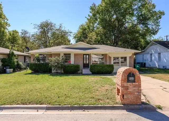 Property at 920 Manhattan Dr, Denton, TX, 76209, 3 beds, 2 baths, [object Object]