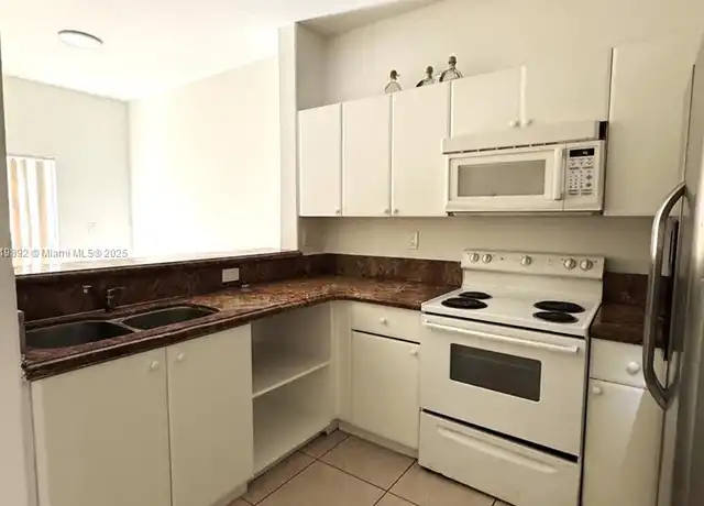 Property at 1652 SE 28th St #105, Homestead, FL, 33035, 3 beds, 2 baths, [object Object]