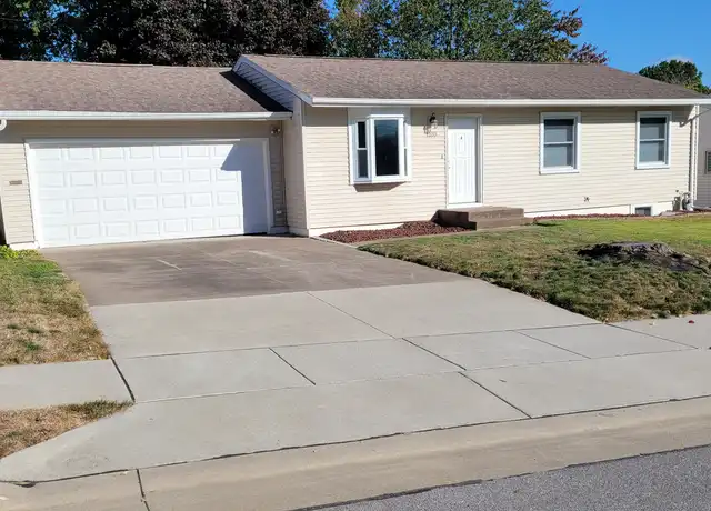 Property at 1103 N Elmwood Ave, Davenport, IA, 52804, 4 beds, 2 baths, [object Object]