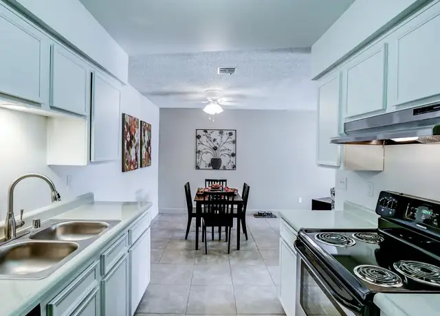 Photo of 139 W Portals Ave, Clovis, CA 93612