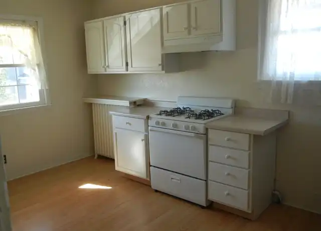 Property at 1225 Banks Ave Unit 8, Superior, WI, 54880, 1 bed, 1 bath, [object Object]