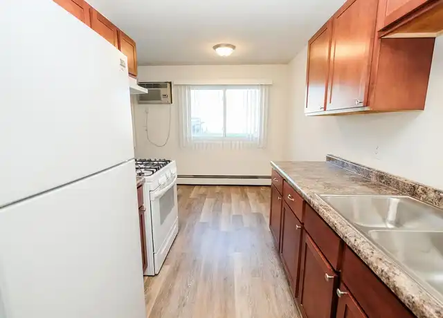 Property at Trentwood Apartments - 9140 Golden Valley Rd, Minneapolis, MN, 55427, 1-2 bed, 1 bath, [object Object]