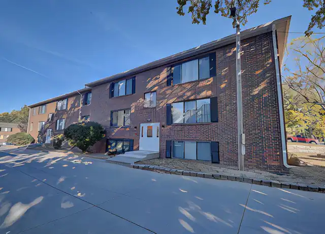 Property at 1215 Oakland Rd NE Unit 22, Cedar Rapids, IA, 52402, 1 bed, 1 bath, [object Object]