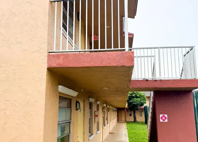 Property at 95 NE 41st St Unit 195M, Oakland Park, FL, 33334, 1 bed, 1 bath, [object Object]