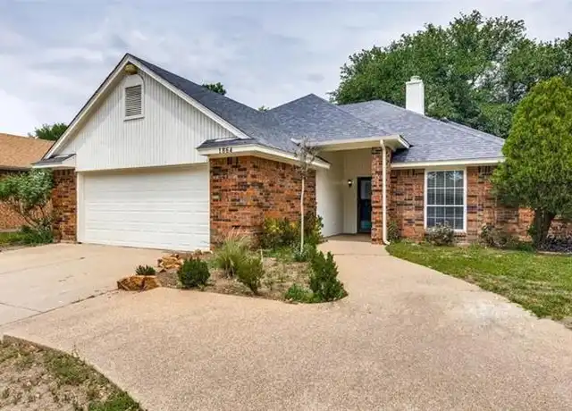 Property at 1864 Kings Canyon Cir, Fort Worth, TX, 76134, 3 beds, 2 baths, [object Object]