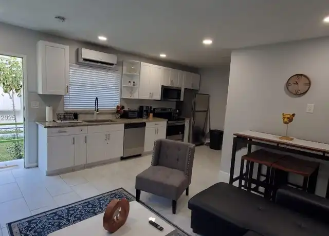 Property at 430 NE 1st Ave Unit A, Fort Lauderdale, FL, 33301, 2 beds, 1 bath, [object Object]