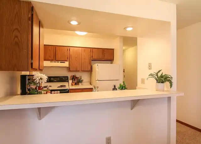 Property at Cedar Ridge - 2402 Columbus Ln, Madison, WI, 53704, 0-1 beds, 1 bath, [object Object]