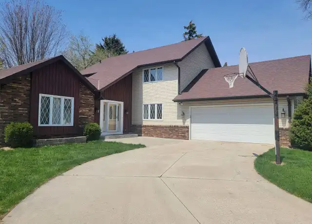 Property at 11 S Sunnyslope Ct, Appleton, WI, 54914, 4 beds, 2.5 baths, [object Object]