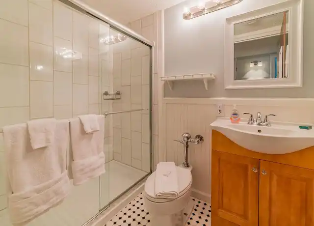 Property at 1211 Highland Ave, Knoxville, TN, 37916, 1 bed, 1 bath, [object Object]