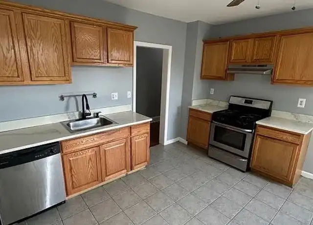 Property at 1018 Hancock Ave Unit 3rd, Bridgeport, CT, 06605, 3 beds, 1 bath, [object Object]