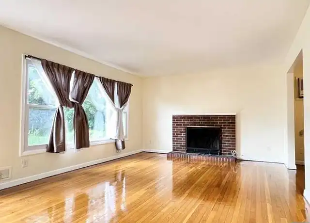 Property at 309 Willow Ct, Ridgewood, NJ, 07450, 3 beds, 2 baths, [object Object]