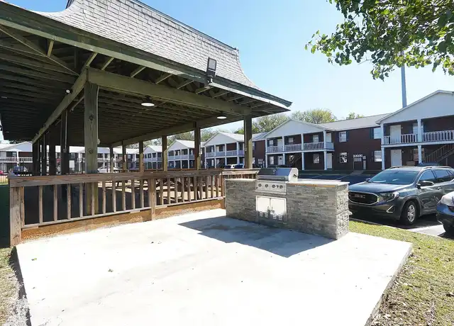 Property at Valley Square Apartments - 1105 Skyland Blvd E, Tuscaloosa, AL, 35405, 1 bed, 1 bath, [object Object]