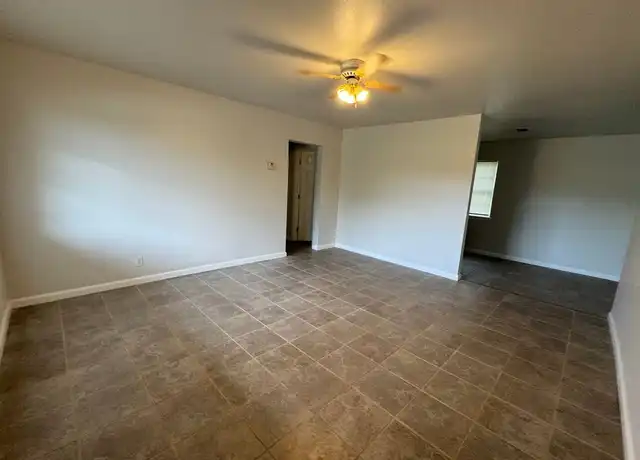 Property at 6710 Fairwood Rd, Hitchcock, TX, 77563, 2 beds, 1 bath, [object Object]
