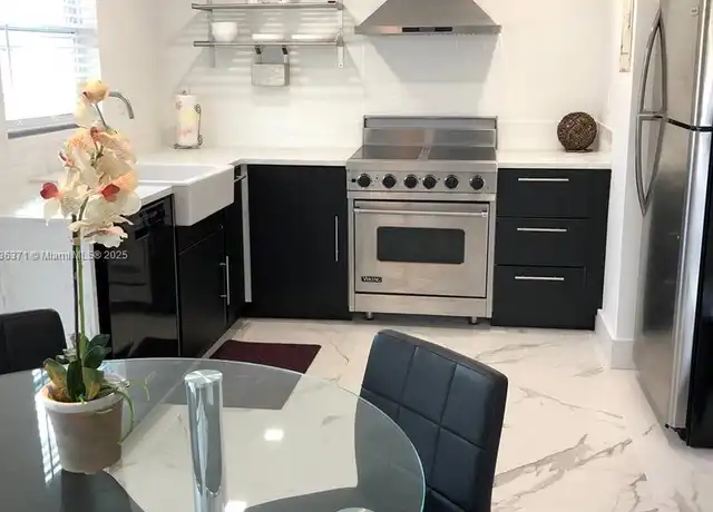 Property at 427 SW 7th St #3, Miami, FL, 33130, 2 beds, 1 bath, [object Object]