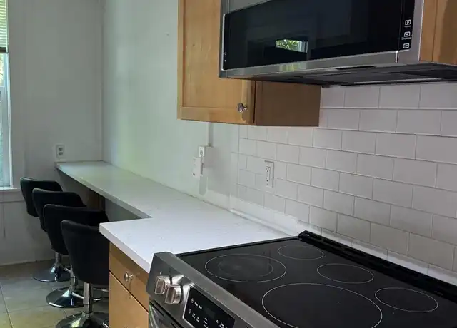 Property at 905 NE 43rd St #108, Seattle, WA, 98105, 2 beds, 1 bath, [object Object]