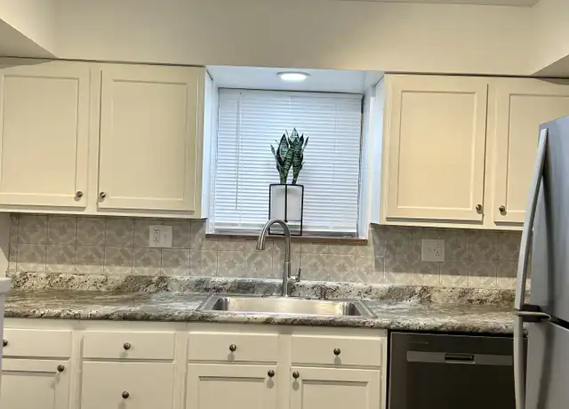 Property at 1010 8th St Unit 1, Huntington, WV, 25701, 2 beds, 1.5 baths, [object Object]