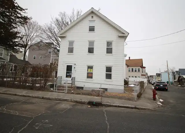 Property at 62 Chambers St Unit 2 up, Lowell, MA, 01852, 2 beds, 1 bath, [object Object]